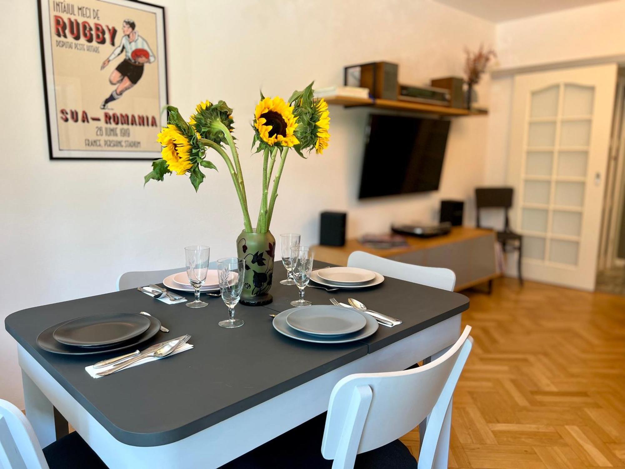 Castanilor 6 - Hip Industrial Apartment Close To City Centre Brasov Exterior photo