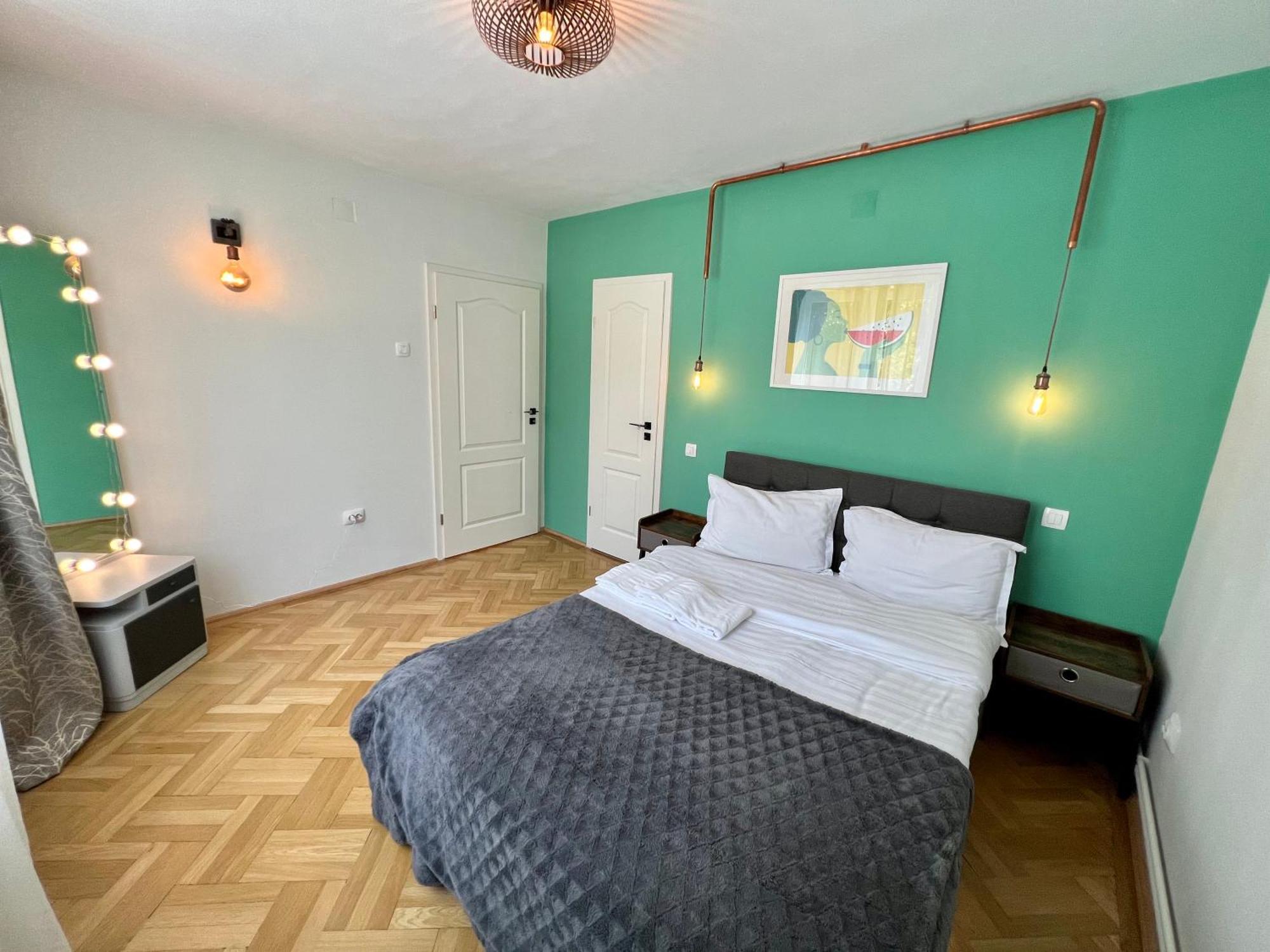 Castanilor 6 - Hip Industrial Apartment Close To City Centre Brasov Exterior photo
